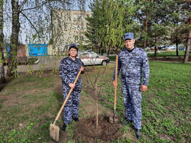 В Пензенской области сотрудники вневедомственной охраны Росгвардии поддержали всероссийскую акцию «Сад Памяти»