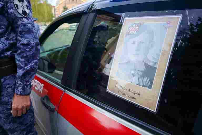 В Кисловодске росгвардейцы поддержали всероссийскую ведомственную акцию «Бессмертный автополк»
