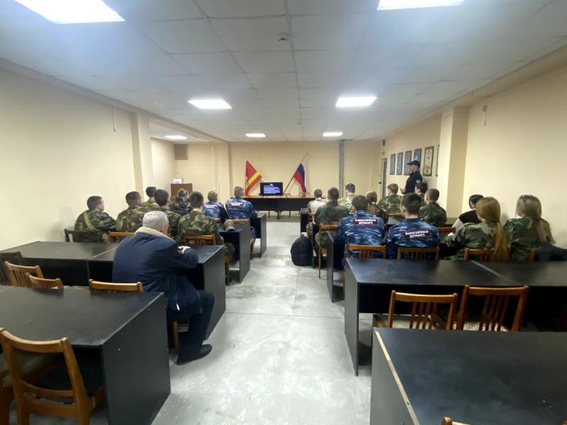 Челябинский СОБР открыл двери для подшефных ребят